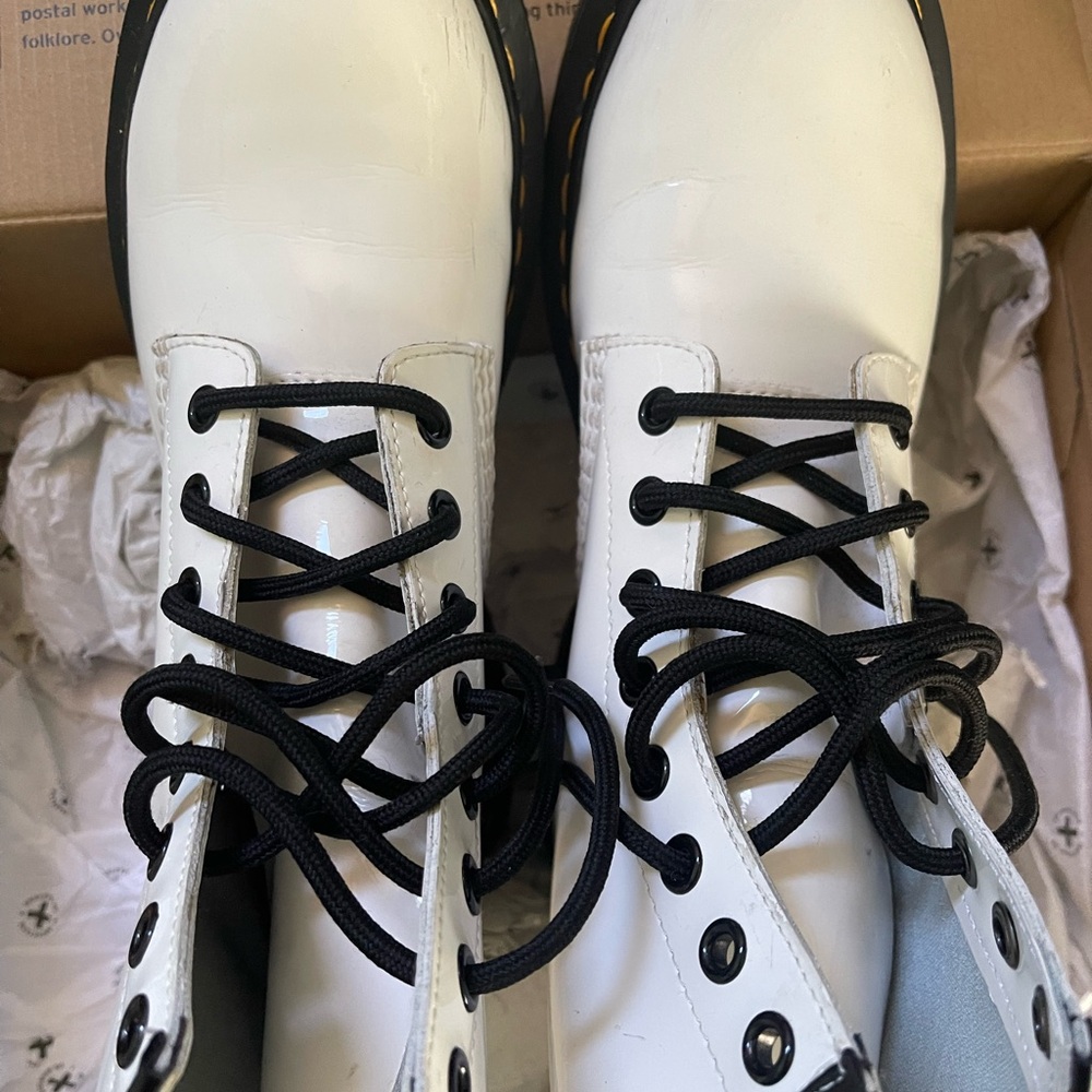 Dr. Martens 1460 Patent Leather Women's Lace-up Shiny  Doc Martens White - Picture 8 of 15